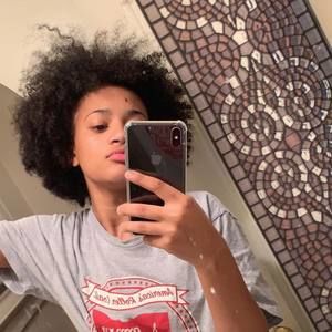 Meet your Posher, Talia